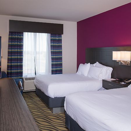 Holiday Inn Express Hutchison By Ihg Hutchinson Exterior photo