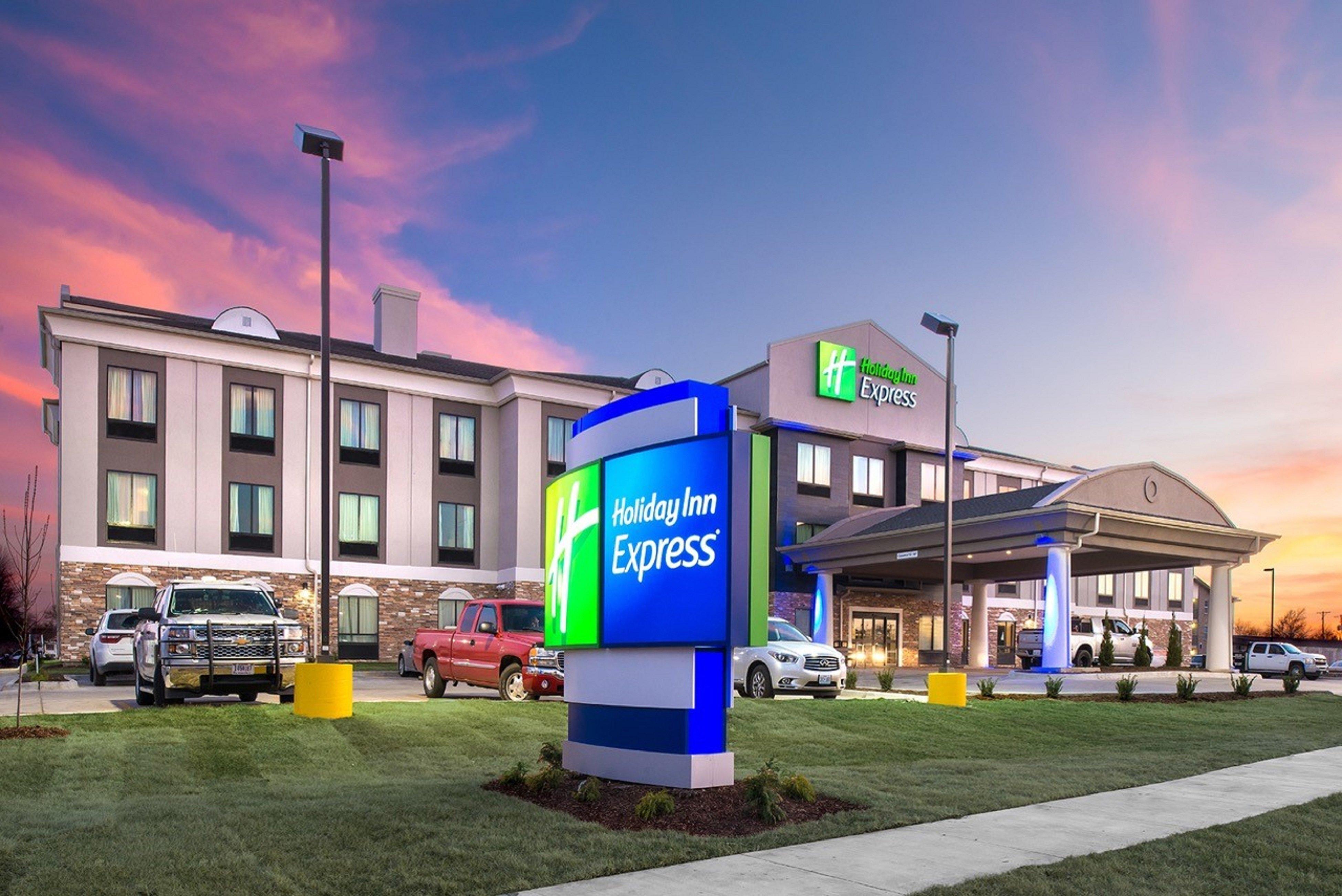 Holiday Inn Express Hutchison By Ihg Hutchinson Exterior photo