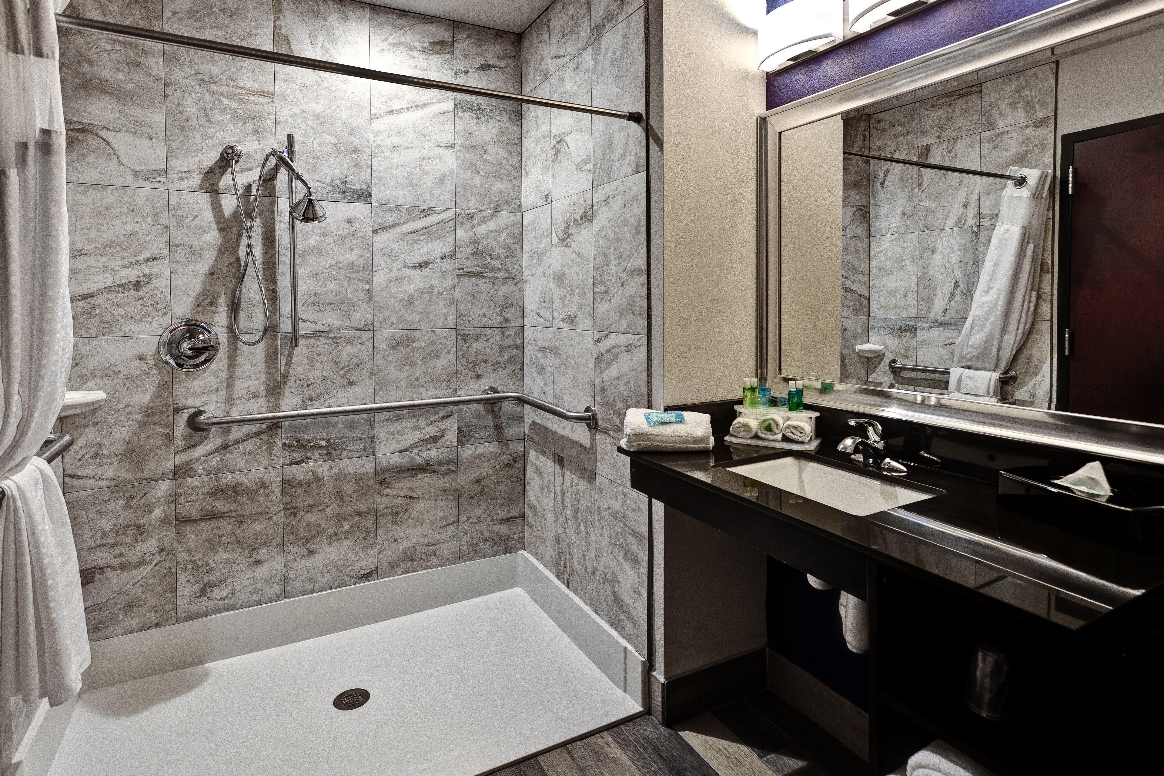 Holiday Inn Express Hutchison By Ihg Hutchinson Exterior photo