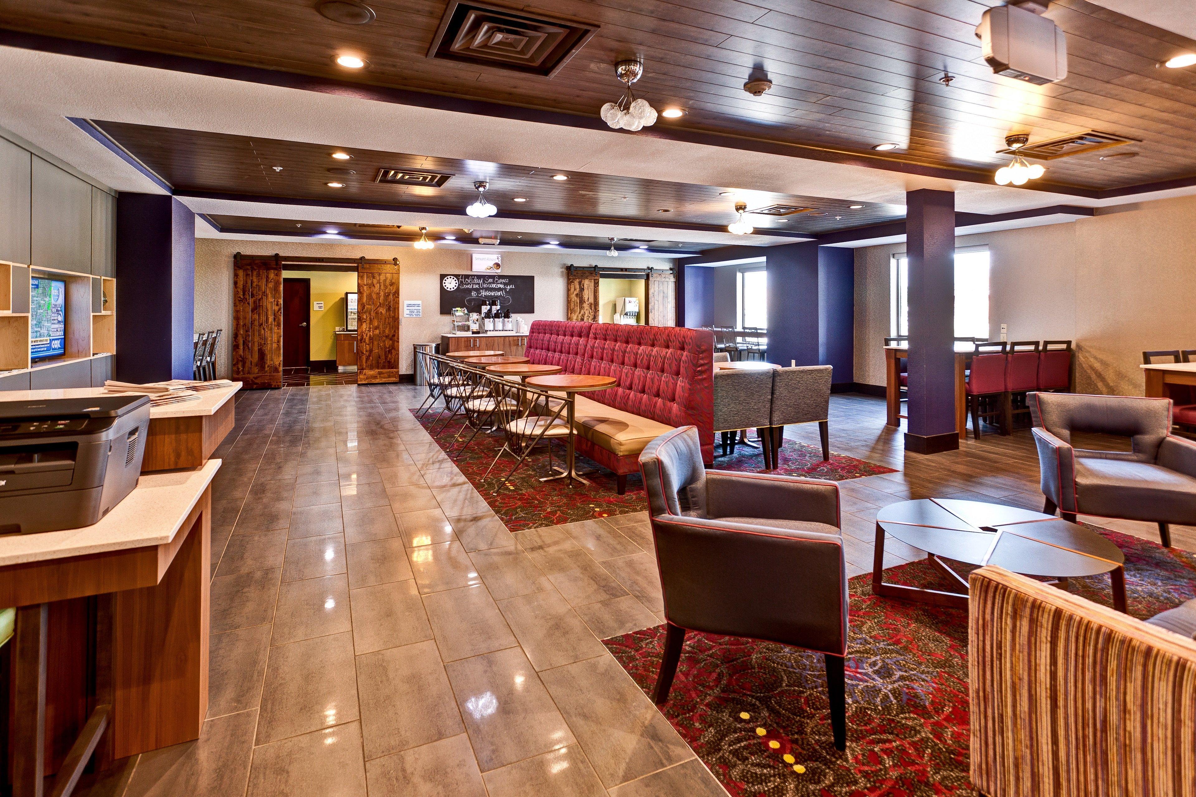 Holiday Inn Express Hutchison By Ihg Hutchinson Exterior photo
